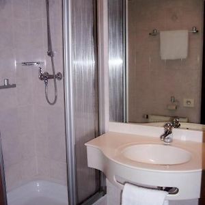 Zimmer mit zwei Einzelbetten